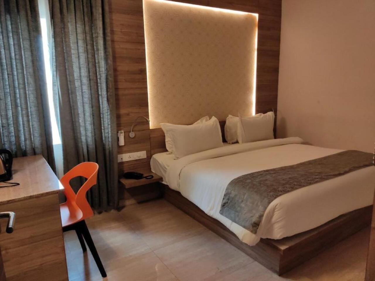Hotel Residenza Adhikrishna Arcade à Erode Extérieur photo