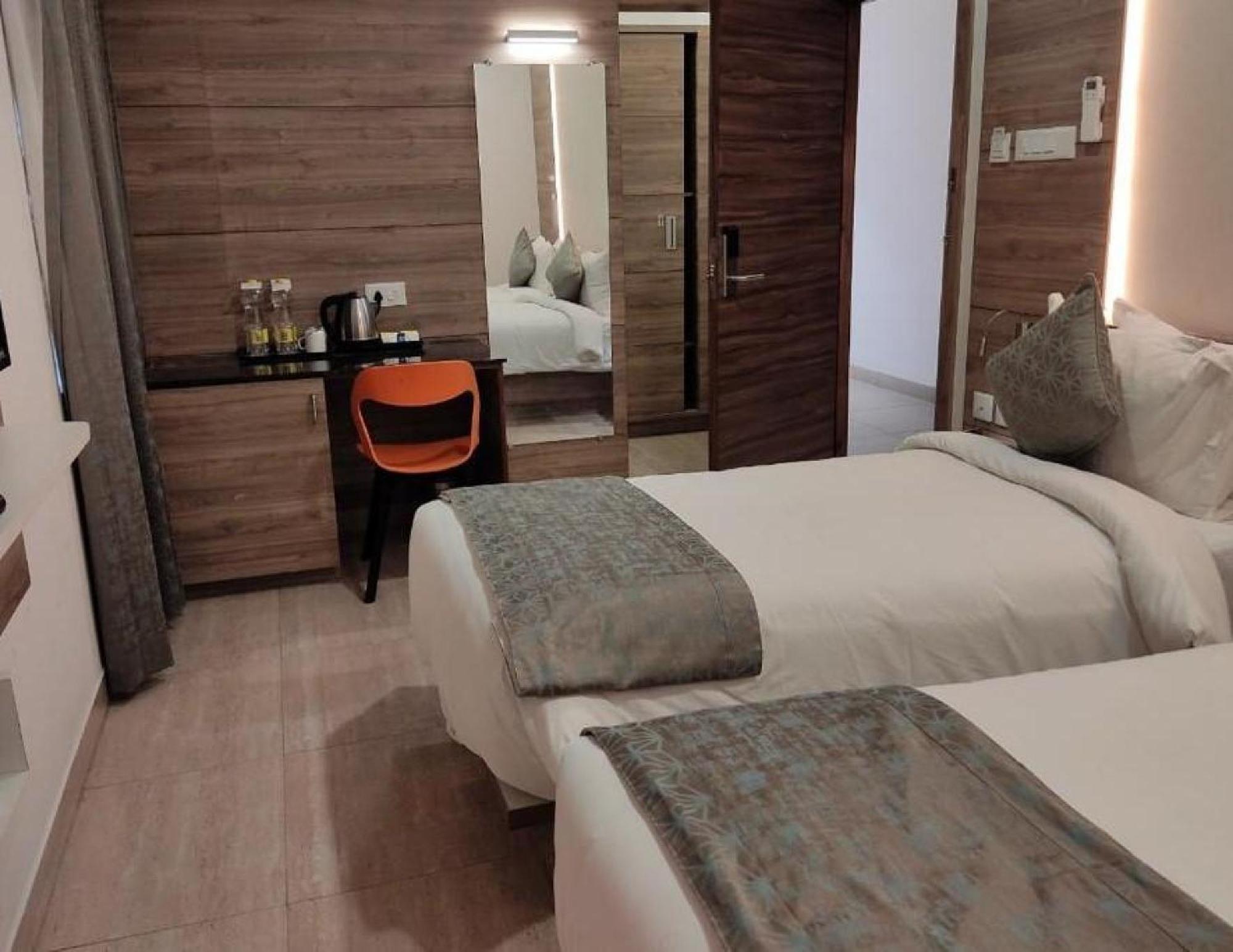 Hotel Residenza Adhikrishna Arcade à Erode Extérieur photo