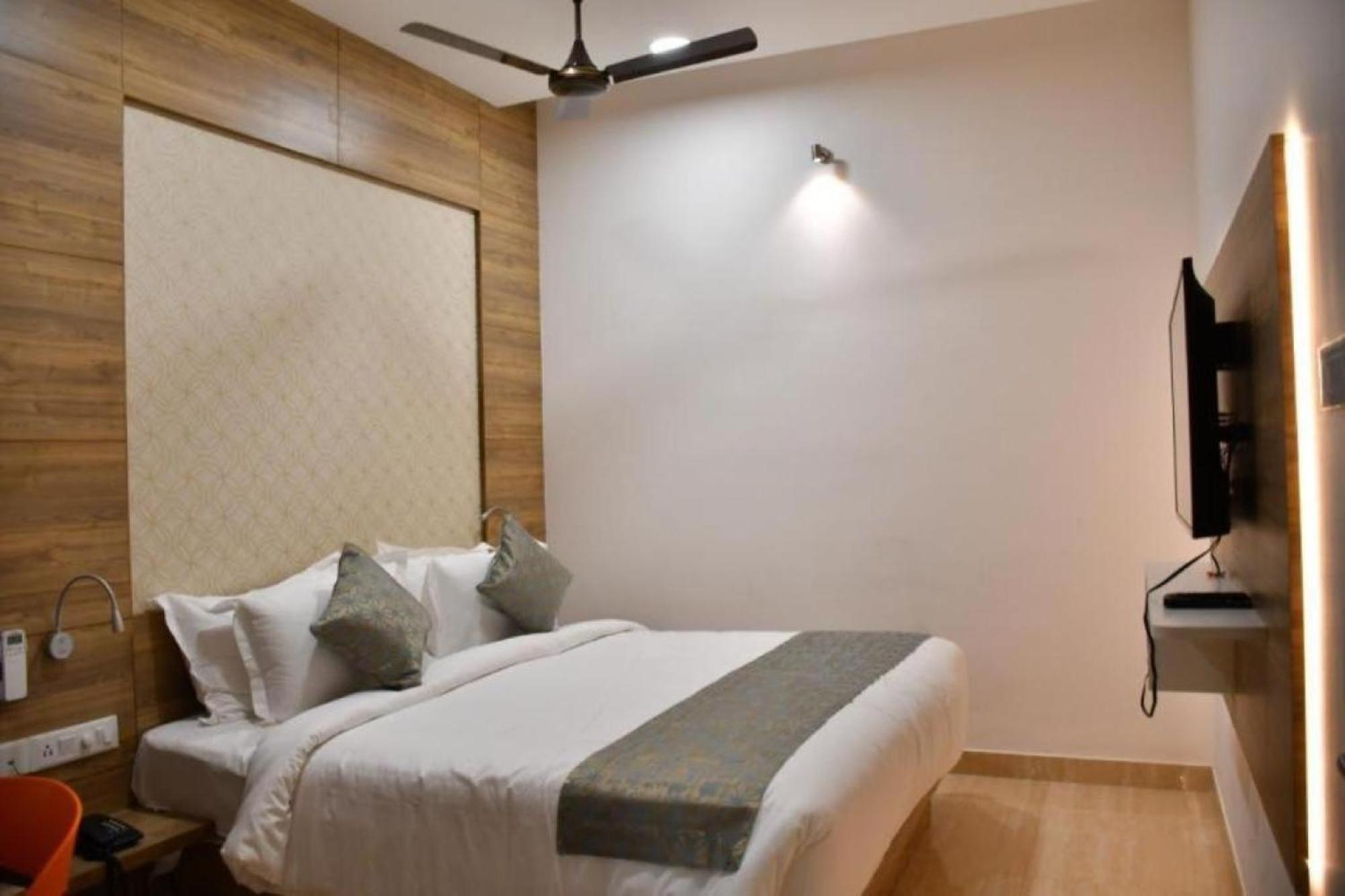 Hotel Residenza Adhikrishna Arcade à Erode Extérieur photo